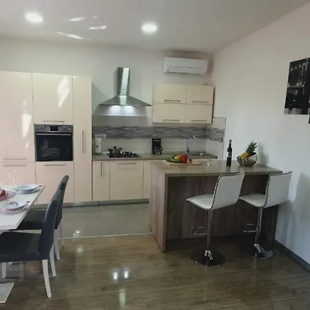 Modern In The Center Apartment *