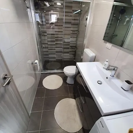 Modern In The Center Apartment *